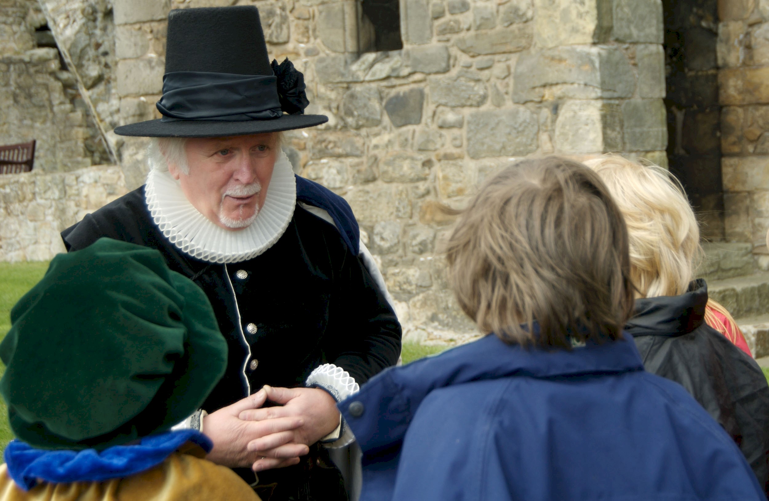 Aberdour Primary School pupils with actor dressed as Regent Morton